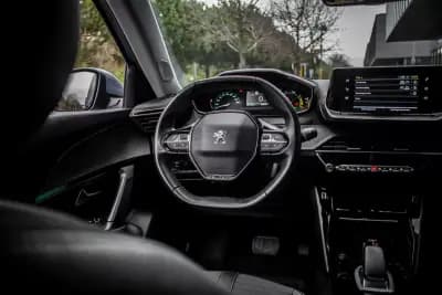 Vendo Peugeot e-2008 2021 - 20850 EUR, 59500 km - AUTO.MOTO.pt