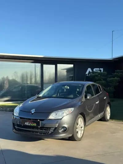 Vendo Renault Mégane 2011 - 5750 EUR, 219739 km - AUTO.MOTO.pt