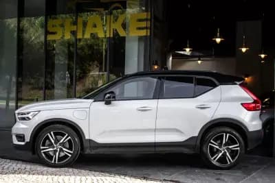 Vendo Volvo XC 40 2020 - 28980 EUR, 88796 km - AUTO.MOTO.pt