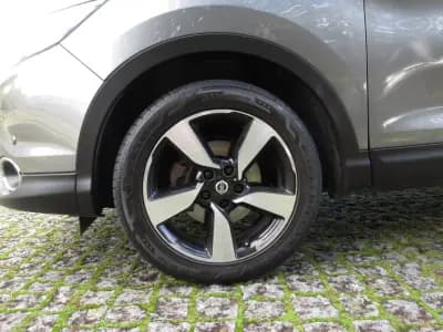 Vendo Nissan Qashqai 2015 - 13490 EUR, 216000 km - AUTO.MOTO.pt