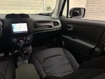 Vendo Jeep Renegade 2022 - 23950 EUR, 10796 km - AUTO.MOTO.pt