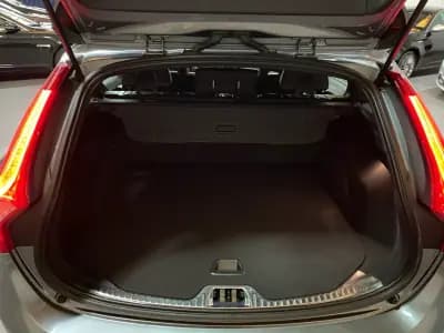 Vendo Volvo V60 2016 - 13950 EUR, 322000 km - AUTO.MOTO.pt