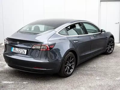 Vendo Tesla Model 3 2020 - 21990 EUR, 124208 km - AUTO.MOTO.pt