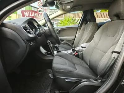 Sell Volvo V40 Cross Country 2017 - 18500 EUR, 100000 km - AUTO.MOTO.pt