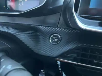 Sell Peugeot 2008 2021 - 16850 EUR, 43376 km - AUTO.MOTO.pt