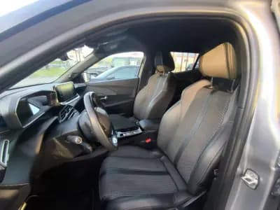 Vendo Peugeot e-2008 2023 - 23890 EUR, 9100 km - AUTO.MOTO.pt