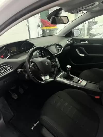 Sell Peugeot 308 2017 - 9900 EUR, 134755 km - AUTO.MOTO.pt