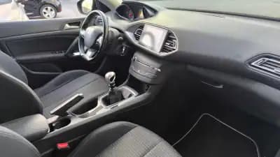 Sell Peugeot 308 SW 2018 - 10800 EUR, 175000 km - AUTO.MOTO.pt