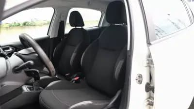 Vendo Peugeot 208 2015 - 9500 EUR, 210000 km - AUTO.MOTO.pt