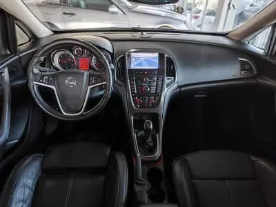 Vendo Opel Astra Sports Tourer 2011 - 6750 EUR, 226000 km - AUTO.MOTO.pt