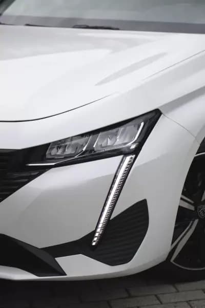 Vendo Peugeot 308 2022 - 22900 EUR, 133639 km - AUTO.MOTO.pt