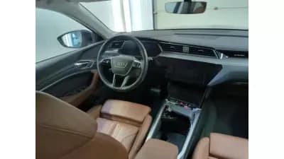 Vendo Audi Q8 e-Tron 2023 - 55000 EUR, 9800 km - AUTO.MOTO.pt