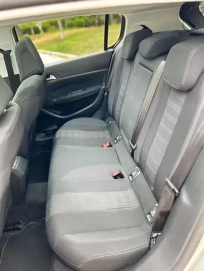 Vendo Peugeot 308 2015 - 8900 EUR, 210000 km - AUTO.MOTO.pt