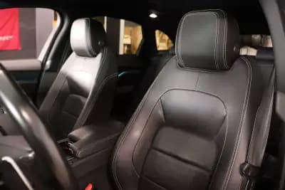 Sell Jaguar F-Pace 2018 - 33900 EUR, 70000 km - AUTO.MOTO.pt