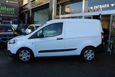 Sell Ford Transit Courier 2020 - 12400 EUR, 140939 km - AUTO.MOTO.pt