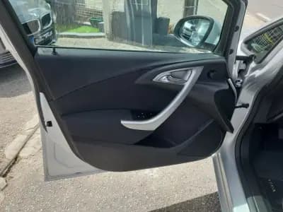 Vendo Opel Astra 2013 - 9900 EUR, 179980 km - AUTO.MOTO.pt