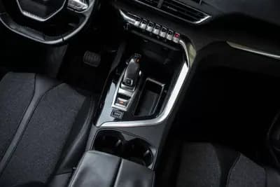 Vendo Peugeot 3008 2018 - 18490 EUR, 127901 km - AUTO.MOTO.pt