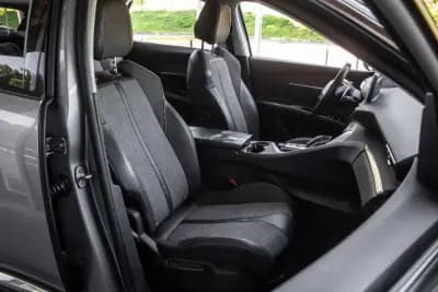 Vendo Peugeot 3008 2018 - 18490 EUR, 127901 km - AUTO.MOTO.pt