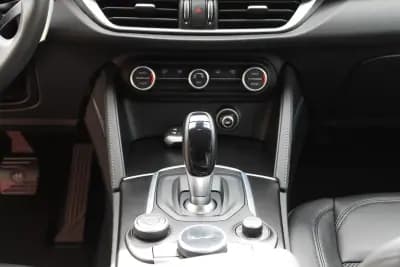 Vendo Alfa Romeo Stelvio 2018 - 28900 EUR, 73000 km - AUTO.MOTO.pt
