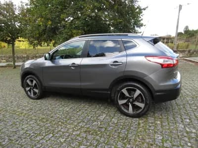 Vendo Nissan Qashqai 2015 - 13490 EUR, 216000 km - AUTO.MOTO.pt