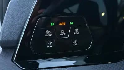 Vendo Volkswagen Golf 2021 - 39900 EUR, 55600 km - AUTO.MOTO.pt