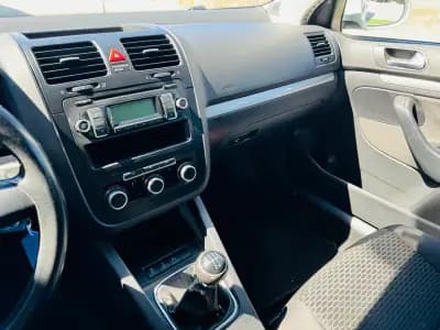 Vendo Volkswagen Jetta 2010 - 8000 EUR, 170000 km - AUTO.MOTO.pt