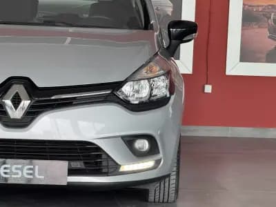 Vendo Renault Clio 2017 - 11990 EUR, 103171 km - AUTO.MOTO.pt