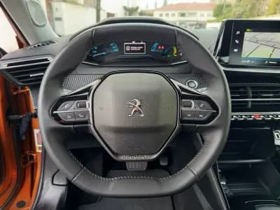 Vendo Peugeot e-2008 2022 - 17990 EUR, 26500 km - AUTO.MOTO.pt