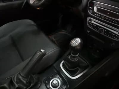 Vendo Renault Mégane Coupe 2011 - 7490 EUR, 258000 km - AUTO.MOTO.pt