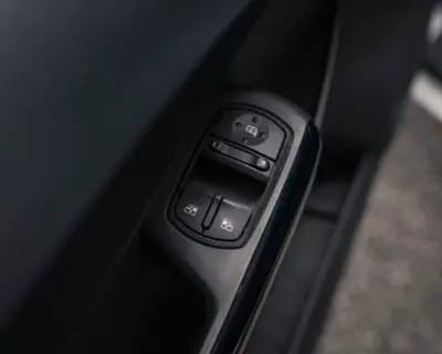 Vendo Opel Corsa 2014 - 8990 EUR, 139000 km - AUTO.MOTO.pt