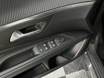 Vendo Peugeot 3008 2022 - 22900 EUR, 94000 km - AUTO.MOTO.pt