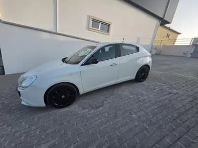 Sell Alfa Romeo Giulietta 2015 - 13500 EUR, 148000 km - AUTO.MOTO.pt
