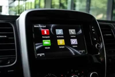 Vendo Renault Trafic 2020 - 30990 EUR, 126359 km - AUTO.MOTO.pt