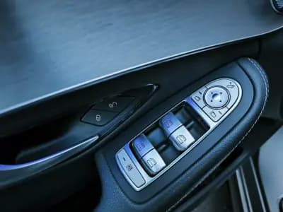 Vendo Mercedes-Benz C 300 2020 - 28950 EUR, 166000 km - AUTO.MOTO.pt