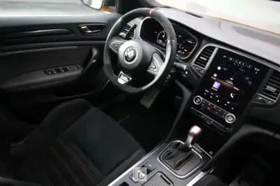 Vendo Renault Mégane 2023 - 75000 EUR, 4000 km - AUTO.MOTO.pt