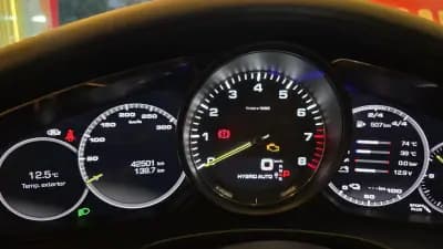 Sell Porsche Panamera 2020 - 84500 EUR, 42501 km - AUTO.MOTO.pt