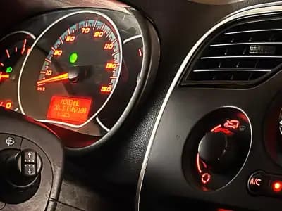 Vendo Renault Kangoo 2021 - 10500 EUR, 35000 km - AUTO.MOTO.pt