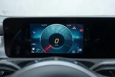 Vendo Mercedes-Benz CLA 180 2022 - 34950 EUR, 67000 km - AUTO.MOTO.pt