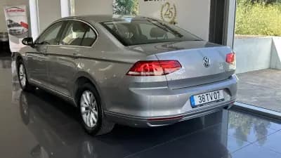 Vendo Volkswagen Passat 2018 - 16499 EUR, 183121 km - AUTO.MOTO.pt