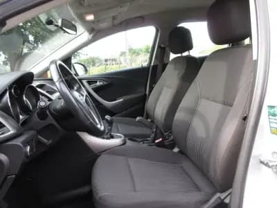 Sell Opel Astra Sports Tourer 2011 - 5990 EUR, 258000 km - AUTO.MOTO.pt