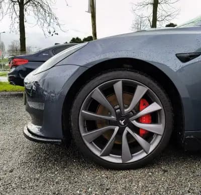 Vendo Tesla Model 3 2020 - 30400 EUR, 105371 km - AUTO.MOTO.pt