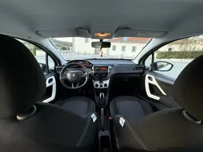 Vendo Peugeot 208 2016 - 7500 EUR, 121000 km - AUTO.MOTO.pt