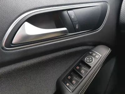 Sell Mercedes-Benz A 180 2018 - 18995 EUR, 120800 km - AUTO.MOTO.pt