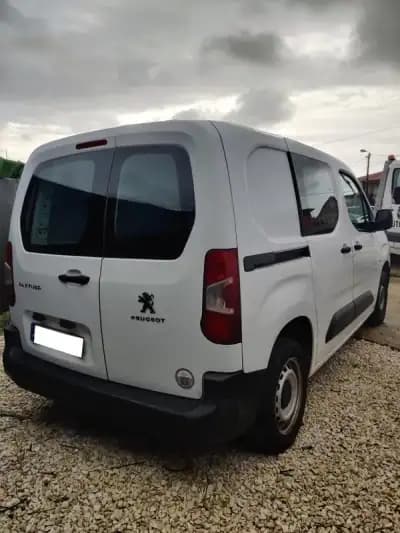 Sell Peugeot Partner 1.5 HDI 3L 2020 - 10999 EUR, 100000 km - AUTO.MOTO.pt