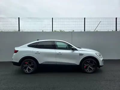 Vendo Renault Arkana 2021 - 23250 EUR, 52400 km - AUTO.MOTO.pt