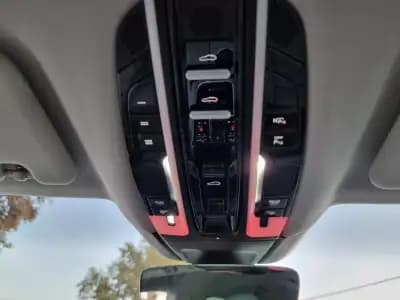 Vendo Porsche Panamera Sport Turismo 2018 - 84990 EUR, 147000 km - AUTO.MOTO.pt