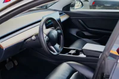 Vendo Tesla Model 3 2020 - 24500 EUR, 118368 km - AUTO.MOTO.pt