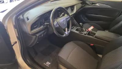 Sell Opel Insignia Grand Sport 2018 - 12900 EUR, 149839 km - AUTO.MOTO.pt