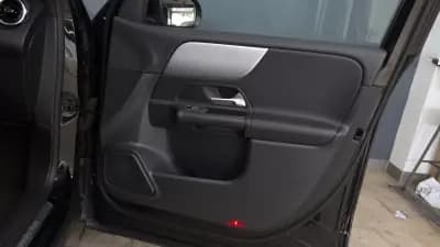 Vendo Mercedes-Benz GLB 180 2022 - 29900 EUR, 172000 km - AUTO.MOTO.pt