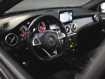 Sell Mercedes-Benz GLA 180 2016 - 23990 EUR, 126000 km - AUTO.MOTO.pt